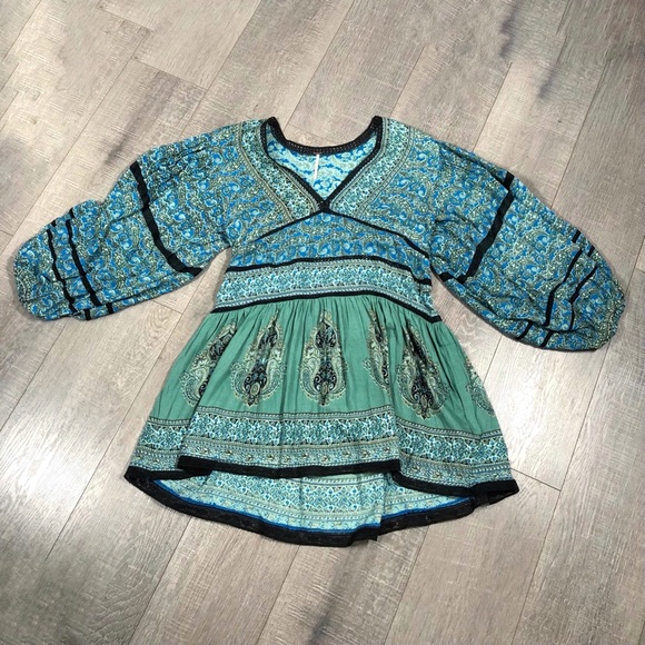 Free People Tops - Free People Women’s Paisley Tunic V Neck Size S Ballon Sleeve